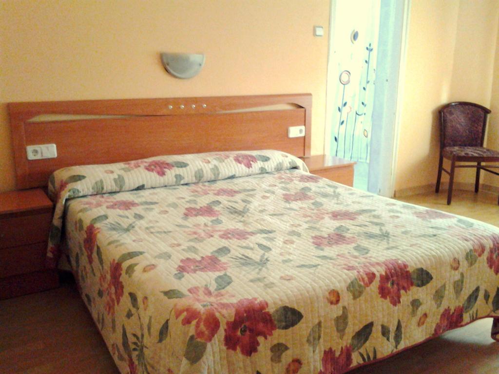 Hostal Urgell Balaguer Exterior photo