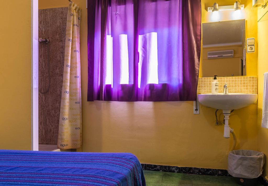 Hostal Urgell Balaguer Exterior photo